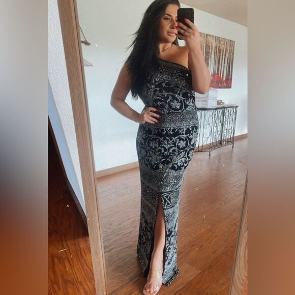 Sparkley formal dress - Picture 1 of 7